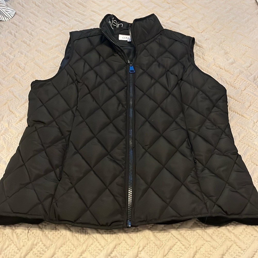 Calvin Klein Quilted Puffer Vest. Sz XL.  Black. Good condition.